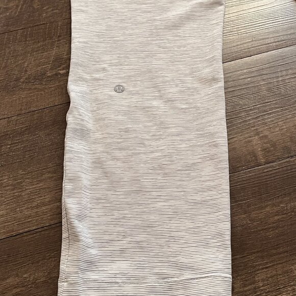 Lululemon On The Fly Pant Vertical Pinstripe Heather Grey/White Size 6 Luxtreme - Picture 10 of 14